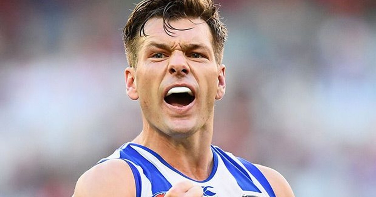 Shaun Higgins re-signs